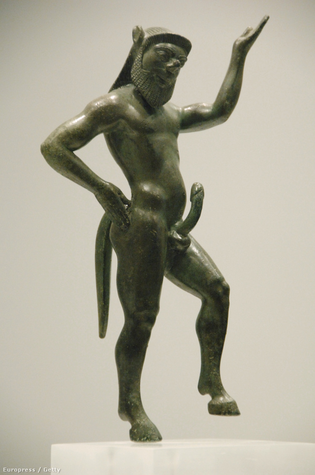 A szatírokat ábrázolták nagy fallosszal a görög művészek.