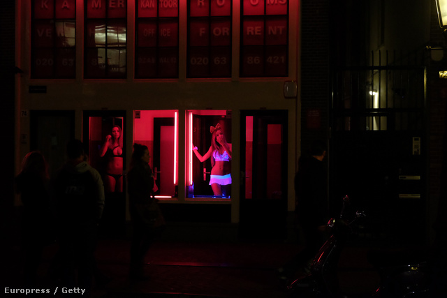 Legálisan dolgozó szexmunkások Amszerdam vörös lámpás negyedében