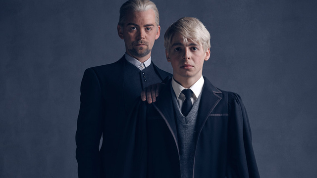 Draco és Scorpius Malfoy (Alex Price és Anthony Boyle)