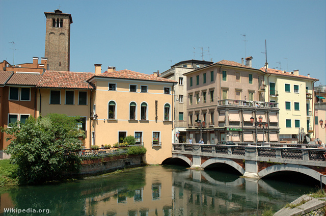 Treviso például kedves hely, és egyáltalán nem muszáj a repteréről azonnal Velencébe utazni
