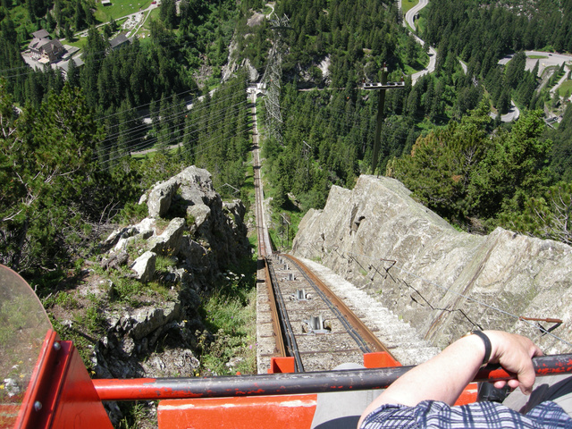 Ez nem egy hullámvasút, csak a Gelmerbahn Svájcban