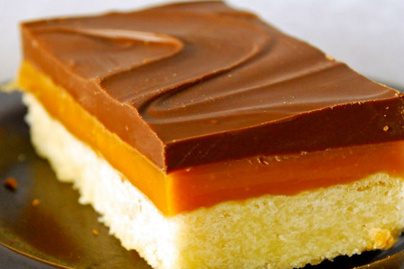 Krémes, csokis, karamellás házi Twix szelet: a legnépszerűbb recept