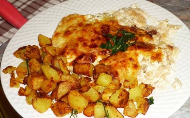 Tepsis sajtos-tejfölös csirkemell