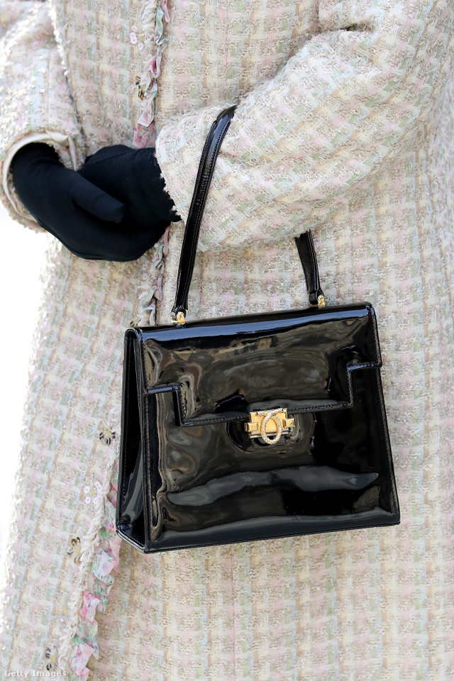 Évtizedek óta ragaszkodik a Launer táskákhoz a királynő.