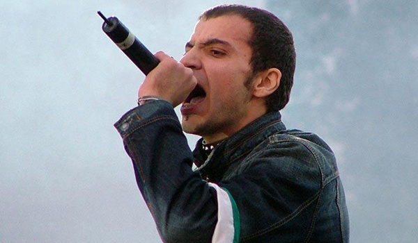 Jaffa Phonix nevű zenekarának dalszövegei a menekült léttel foglalkoznak