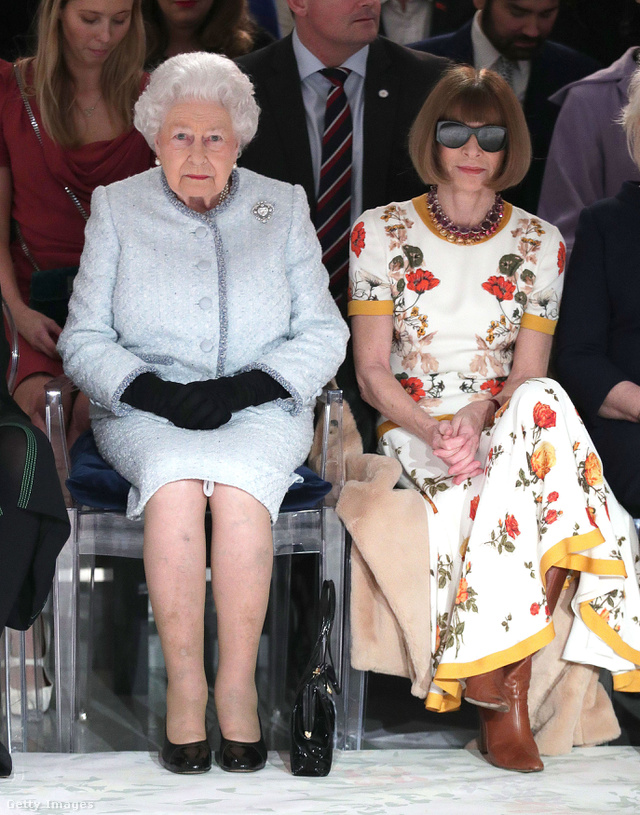 II. Erzsébet királynő és Anna Wintour a divathéten.