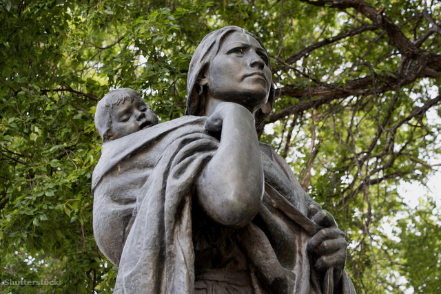 Sacagawea a hosszú expedícióra újszülött gyermekét is magával vitte.