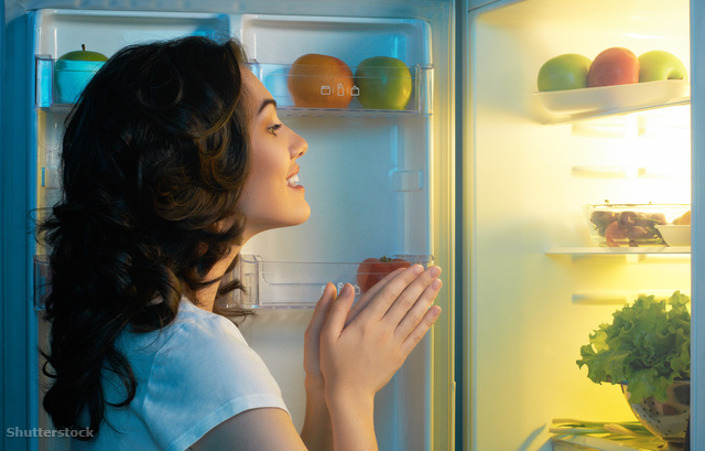 A hűtőszekrény kinyitása olykor a kíváncsiság és az éhség közös pillanata