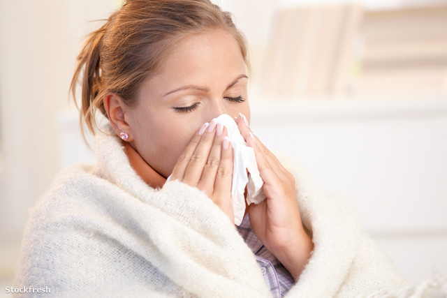 stockfresh 624118 young-woman-having-flu-blowing-her-nose sizeM