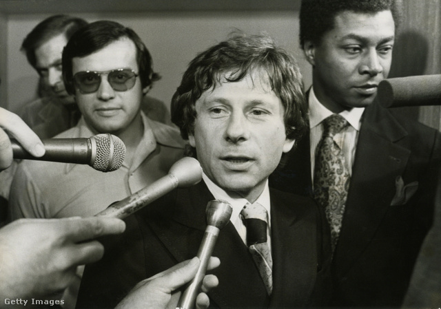 Roman Polański a Santa Monica-i bíróságon, riporterekkel körülvéve, 1977