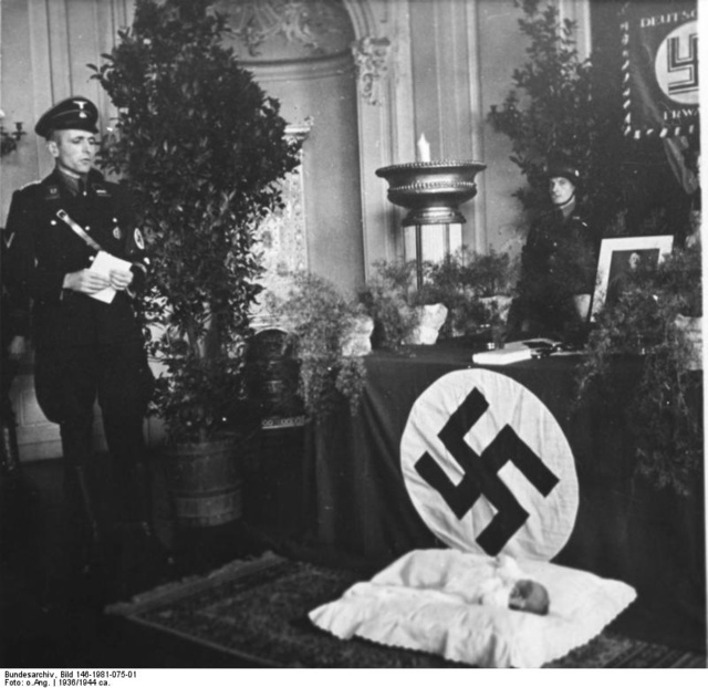Egy Lebensborn-baba keresztelője 1936-ból