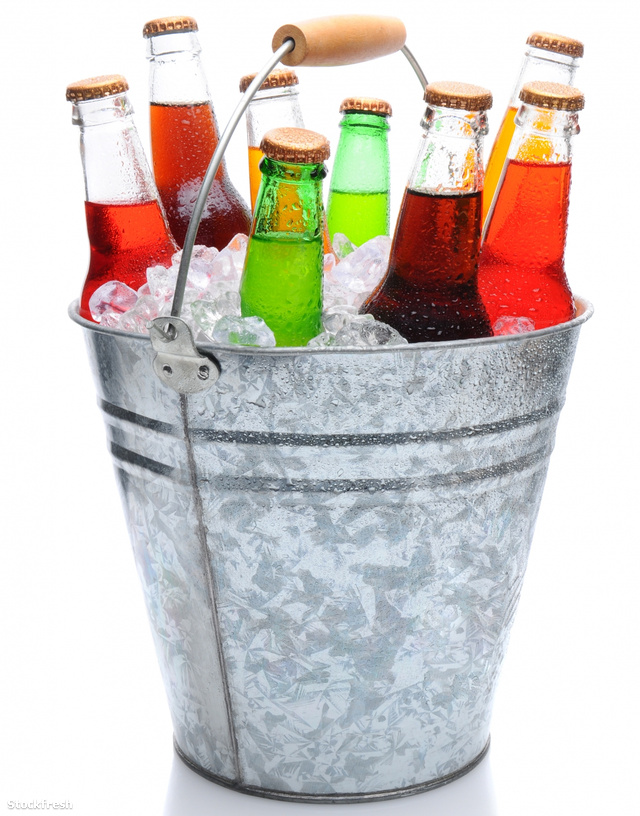 stockfresh 1549411 assorted-soda-bottles-in-ice-bucket sizeM