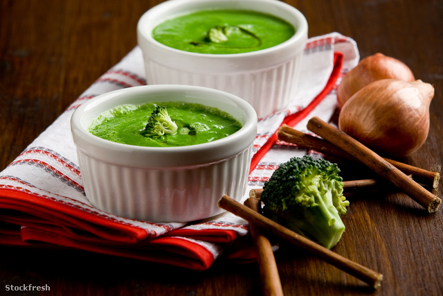 stockfresh 1298237 broccoli-soup sizeM