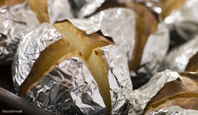 stockfresh 79811 tray-of-jacket-potatoes-wrapped-in-foil sizeM