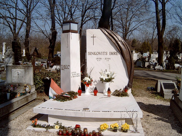Sinkovits Imre sírhelye. Azóta itt nyugszik mellette felesége is.
