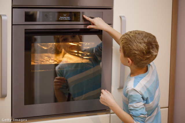 Fontos biztonsági szempont, hogy a sütő ajtaja ne forrósodjon fel