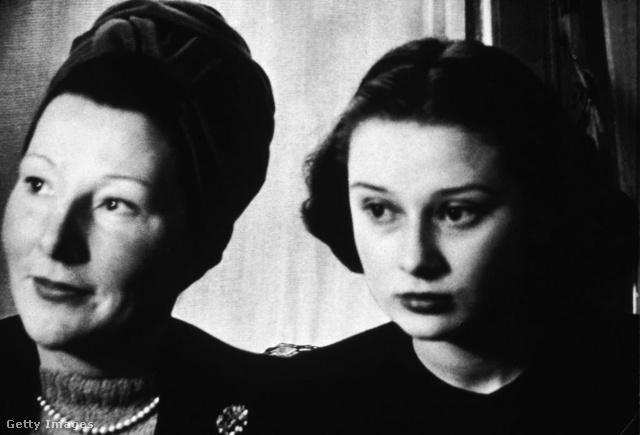 Audrey és édesanyja, Ella 1946-ban