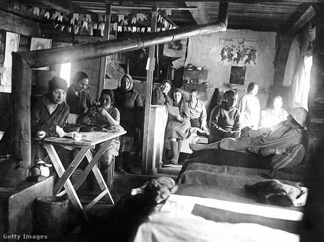 Rabok a vorkutai Gulag-láger barakkjában 1945 januárjában