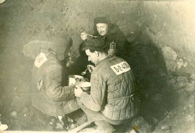 Gulag-rabok ebédje egy szénbányában (Wikimedia Commons)