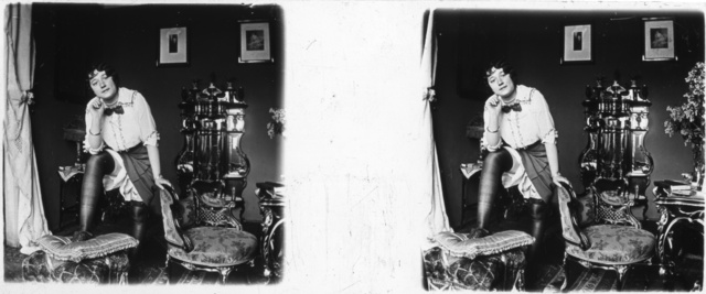 Fehérneműt villantó nő egy 1913-as erotikus fotón