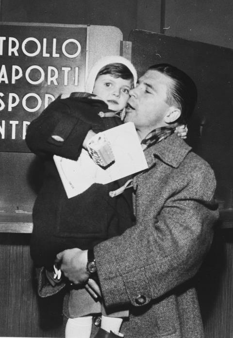 Puskás Ferenc 1956 decemberében Olaszországban, ahol újra találkozhatott a családjával
