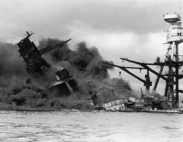 Az Arizona csatahajó pusztulása.