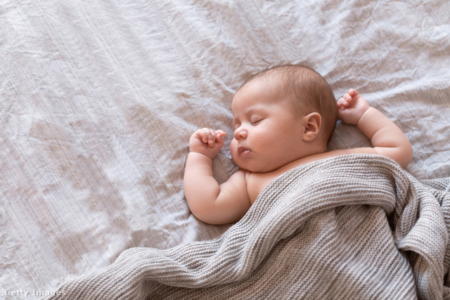 Egy alvó baba látványa gyönyörködtető