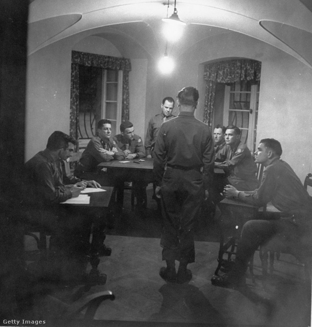 Amerikai katona kihallgatása „fraternizálás” miatt 1945 júliusában