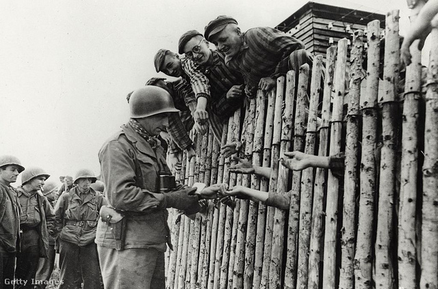 A felszabadító katonák megérkeznek Dachauba