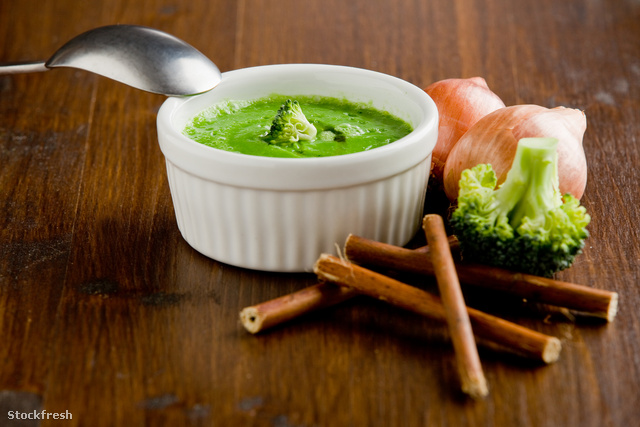 stockfresh 1298240 broccoli-soup sizeM