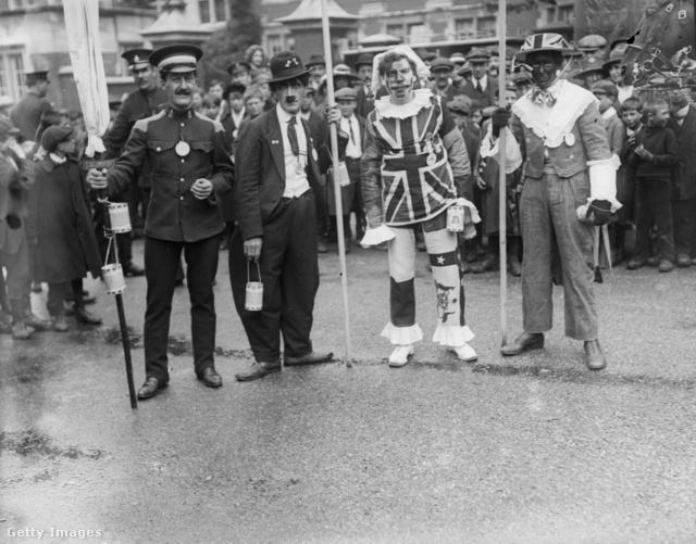 Chaplin-hasonmás egy londoni utcai felvonuláson (1919)