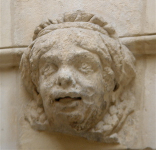 Catherine Bellier egyetlen fennmaradt ábrázolása az Hôtel de Beauvais homlokzatán