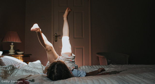 A nyugtalan láb szindróma tönkreteheti az alvást, de a gyerekek kalimpálása mögött általában nem ez az ok áll