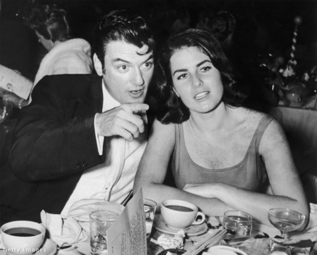 Judith Campbell Exner korábbi férje, William Campbell színész társaságában 1955-ben