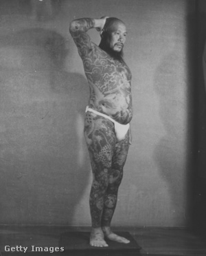 1958-as felvétel a tiltott testfestésről