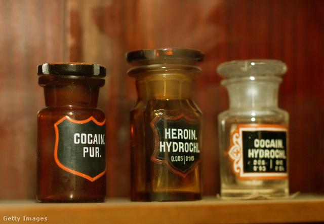 Orvosságos üvegek egy múzeumban