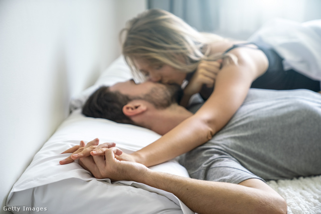 A férfiak úgy gondolják, hogy a csók fontosabb a kapcsolat kezdetén