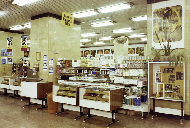 A Corvin Áruház finom kozmetika osztálya 1978-ban