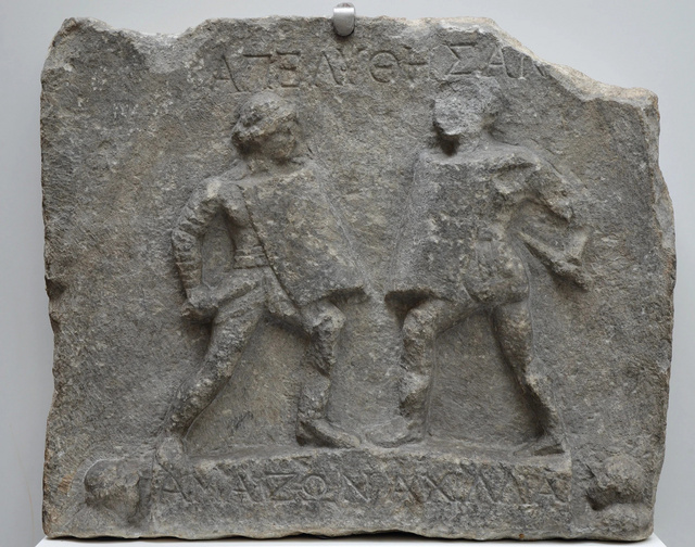 Gladiátornők harca egy Törökországban talált márvány domborművön