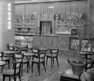 Az Astoria presszója 1957-ben