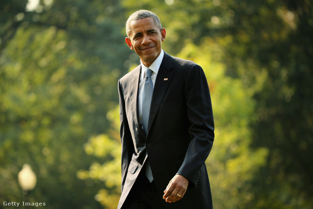 Barack Obama egykori amerikai elnök és a sötét színű öltöny