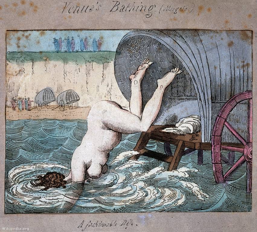 A kerekre szerelt fürdőgépkabinokat azért vontatták be a vízbe, hogy a meztelen nők a férfiszemektől biztonságos távolságban mártózhassanak meg a tenger vizében