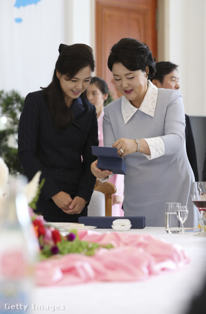 Ri Szoldzsu a dél-koreai first ladyvel 2018-ban