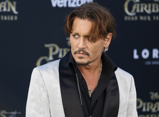 Johnny Depp bukik az ügyvédekre