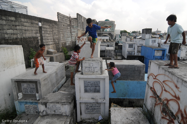 A manilai temetőben gyerekek is laknak