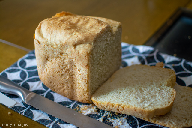 A géppel készült kenyér formája árulkodó