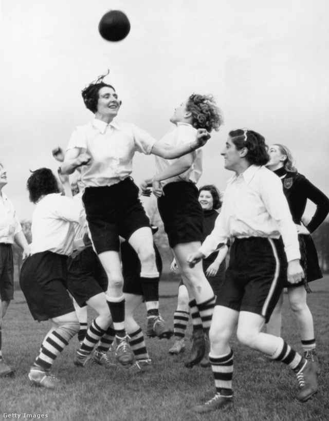 Lily Parr a Preston Ladies F.C. színeiben a belga női válogatott elleni mérkőzésen