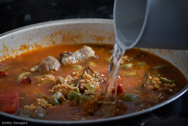 A hígítás segíthet, hogy a túlsózott leves ehető legyen