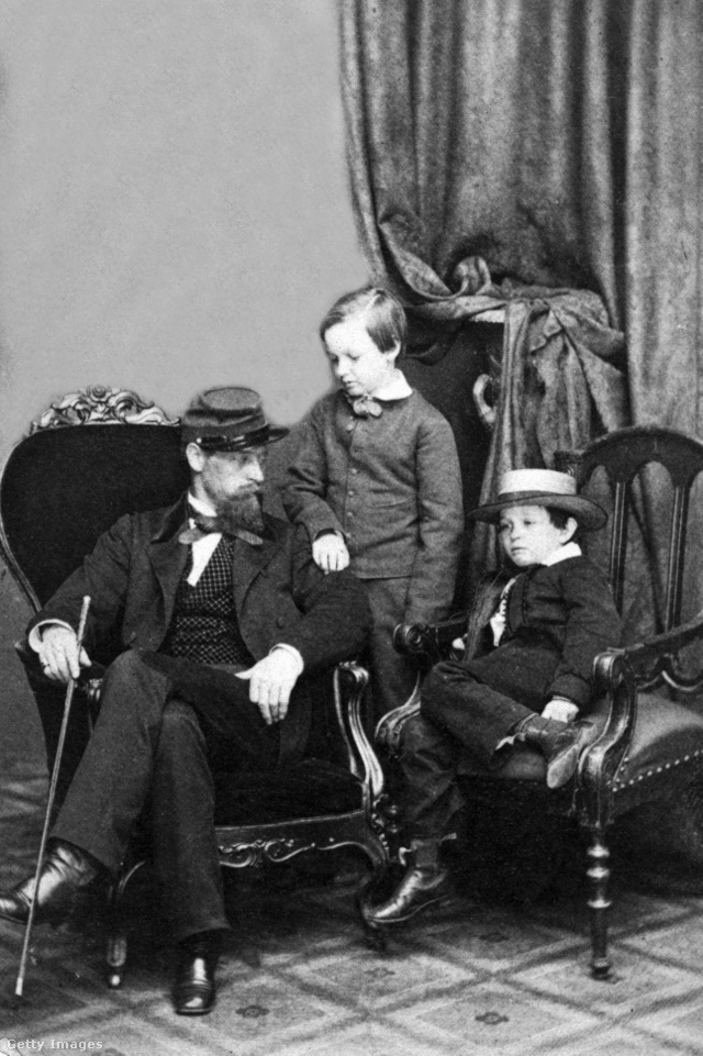 Willie és Tad Lincoln unokatestvérük, Lockwood Todd társaságában 1861-ben