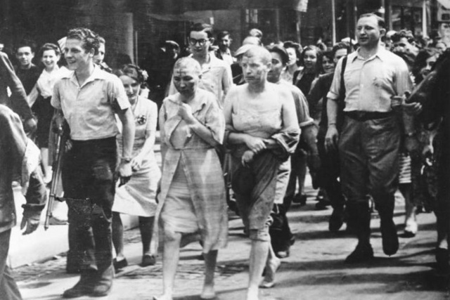 Kollaboránsnak tartott nők megszégyenítése Párizs utcáin, 1944-ben